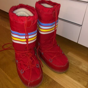 Snöstövlar Dolomiti i nyskick ⛄️ -  Märke: Dolomiti Storlek: 38 40  📍Kan hämtas i Mölnlycke  📮Kan skickas mot fraktkostnad 🚫Djurfritt och rökfritt hem