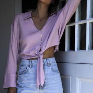 Lilac/ljuslila skjorta/blus från Zara. Enbart använd vid ett tillfälle. 