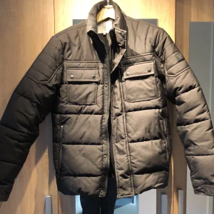 Jack & Jones vinterjacka - Pris är diskuterbart