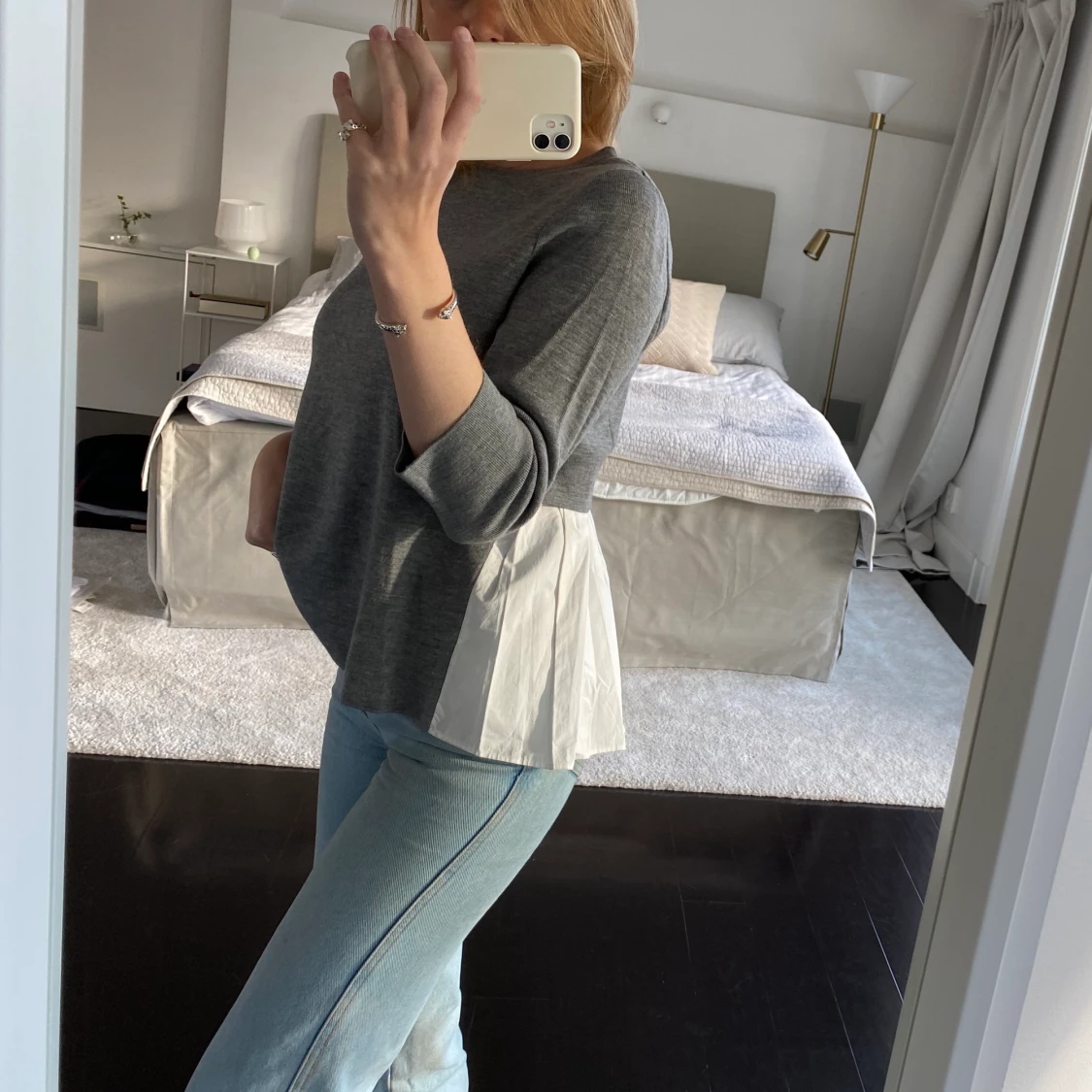 COS stickad tröja med volang storlek XS