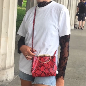 Axelremsväska  - Suuuperfin väska från Zara!!! Tycker verkligen om den men används tyvärr inte❤️ 