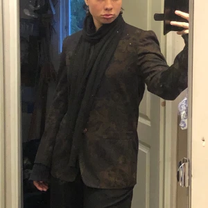 Mönstrad Kavaj - Super unik mönstrad kavaj med bruna å gröna toner!