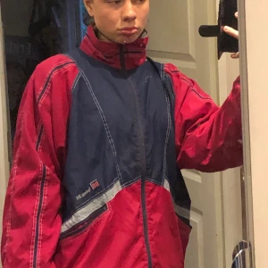 Vintage jacka - Snygg blåröd tunn jacka!