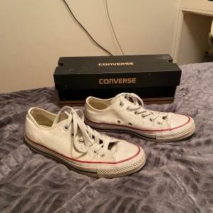 Converse  - Converse i storlek 37, syns att dom är använda men annars är det inget fel