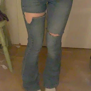 gina tricot  - fina bootcut jeans! jag är 163 och dom sitter perfekt på mig 
