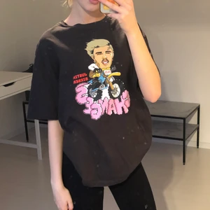 Justin Bieber merch - Oversized t-shirt med snyggt tryck. Använd 1 gång! Går att ha som den är eller stoppa in om man tycker den är för lång.