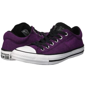 Converse sneakers oanvända - Snygga lila converse som är i nyskick då de aldrig använts! Skokartong finns kvar:)