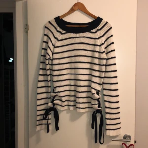 Säljer denna fina tröjan💕 - Tror denna kommer ifrån nakd storlek m💕💕