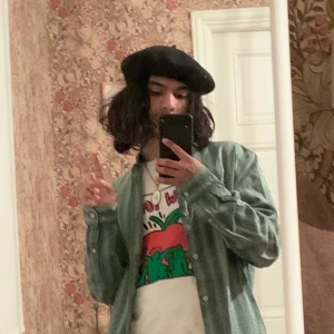 Acne Studios skjorta, ifrån SS17 - Super fin grön/svart/vit skjorta ifrån Acne Studios!  Köpt för 1,300, använd ett få par gånger pga av fel storlek (den är M)! jag bjuderer på frakten 🍀❤️