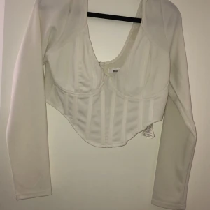 Nelly - Stor för mig men väldigt skön att ha på! Använt en gång