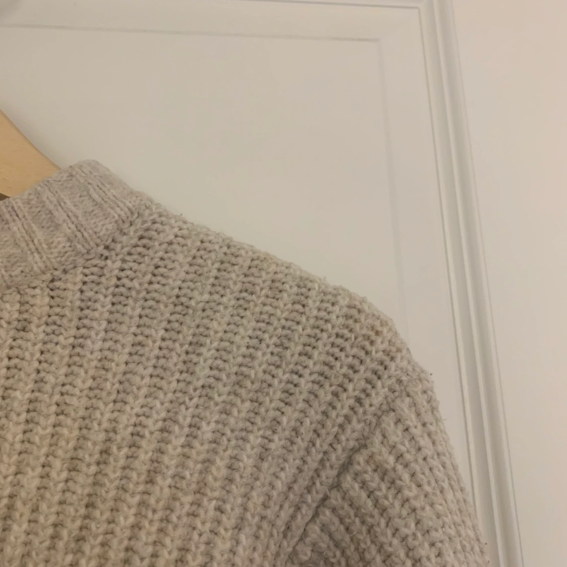 Beige stickad tröja - 90