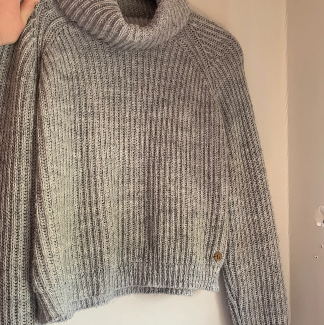 Fin grå stickad tröja