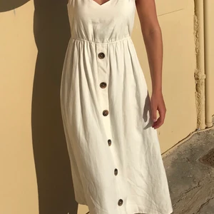 Klänning - En så fin långklänning från Zara i strl S använd några gånger under en sommar. Jättefint skick:)