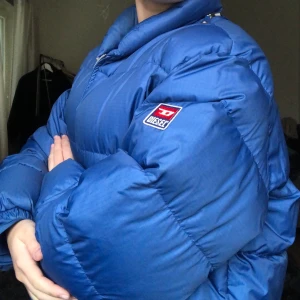Diesel puffer jacket - Vintage Diesel puffer jacket från 90 talet! Super fint bevarad! Äkta fjädrar i och jätte tjock och varm🤎 köpare står för frakt men möter också upp! Om många är intresserade blir det budgivning