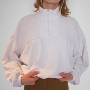 Weekday zipup tröja - Super mysig tröja från Weekday i storlek L! Använd ett fåtal gånger. Finns resårband längst ner🤗