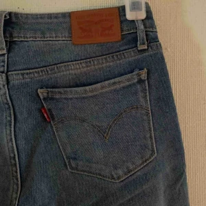  - Levis jeans, 711 skinny, bra skick, frakten ingår 
