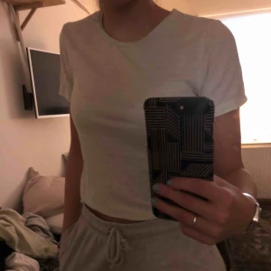  - Söt randig t-shirt från bikbok! Super bra skick, köparen står för frakten<3