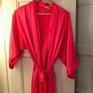  - Rosa sidenrock från Victoria’s Secret 