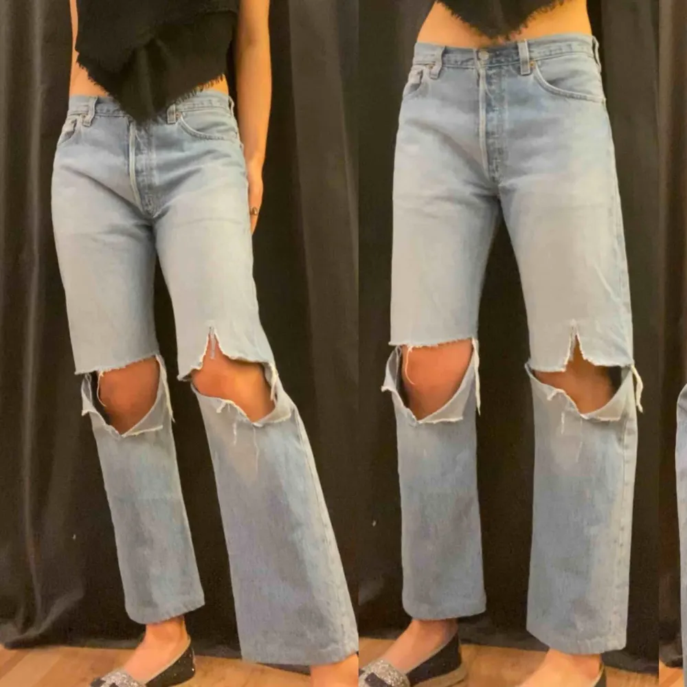 Jeans från Levis, står ingen strl i jeansen men har vanligt vis 28 i midjan och 34 i längd. Dessa sitter toppen. Säljer pga har två likadana. I bra skick!  Är 175 cm lång.. Jeans & Byxor.