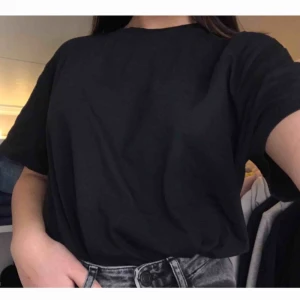  - T-shirt från Batistini. Oanvänd  Frakt tillkommer✨