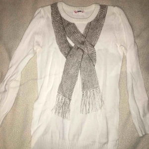  - Vit långärmad tröja från Fox (barn avdelningen) 