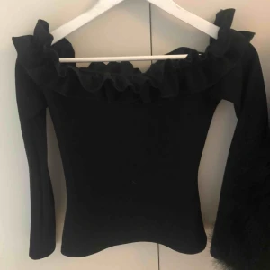  - Tröja från Nelly, perfekt för fest eller annat. Använd fåtal gånger. Köparen står för frakten💕