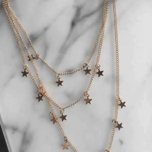  - Trendigt stjärnhalsband, säljer det då jag har två st! Aldrig använd, så i fint skick!⚡️💞