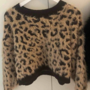  - Tröja från hm i storlek XS. Använd ett antal gånger. Köparen står för frakten💕