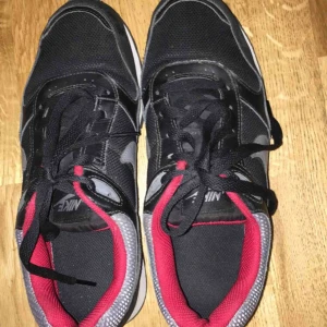  - Säljer herr skor från Nike  Använd flertal gånger  Finns swish 
