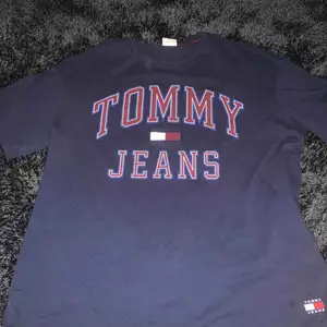Tommy t-shirt  Bra skick  Kan posta 