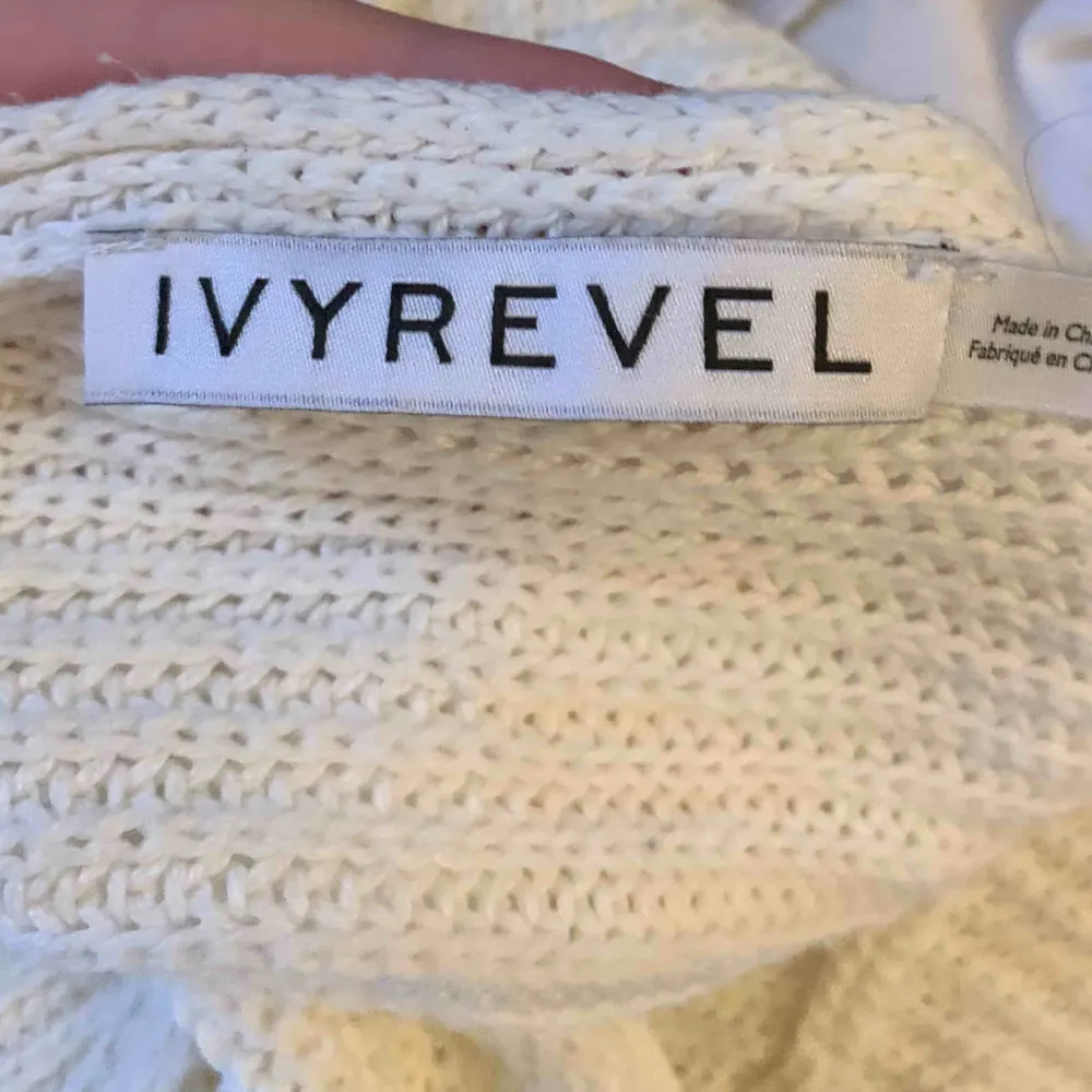 Tröja från Ivyrevel med super fin rygg. Ej mycket använd! Hittar ingen storlek med skulle vilja säga M, funkar möjligtvis även för L. Jag har vanligtvis S i tröjor 🥰. Tröjor & Koftor.