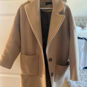  - Säljer denna snygg vår jackan från zara. Storlek M men passar även S! 