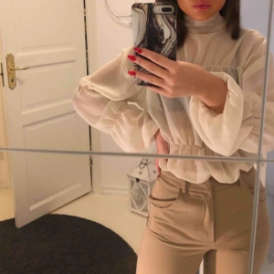  - Jättefin blus från nakd. Inte använt mycket alls. Skriv om fler bilder önskas. 