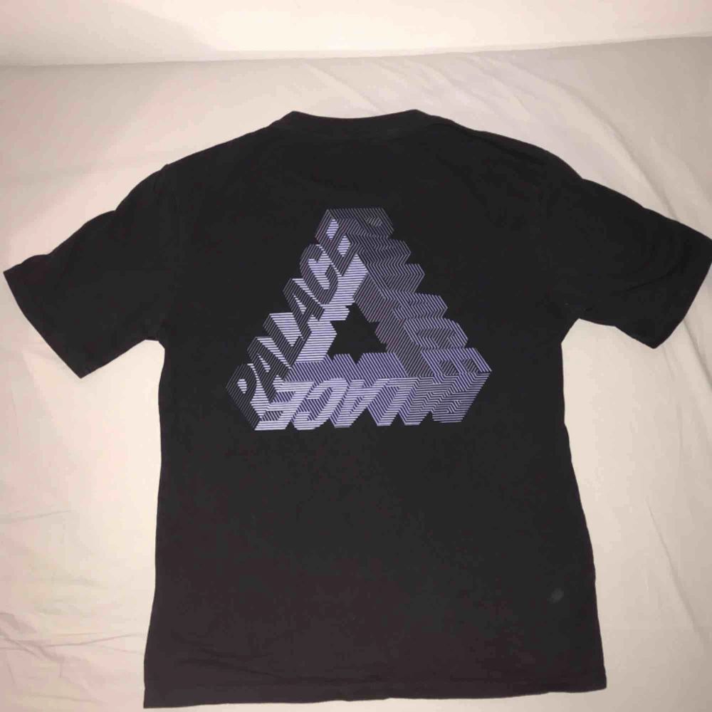 Palace T-shirt in good condition. Bought in Palace London store.. T-shirts.