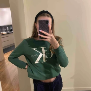  - Supersnygg ck tröja i bra skick, nypris 900kr (en liten fläck vid kragen,bild 2) 💕💕