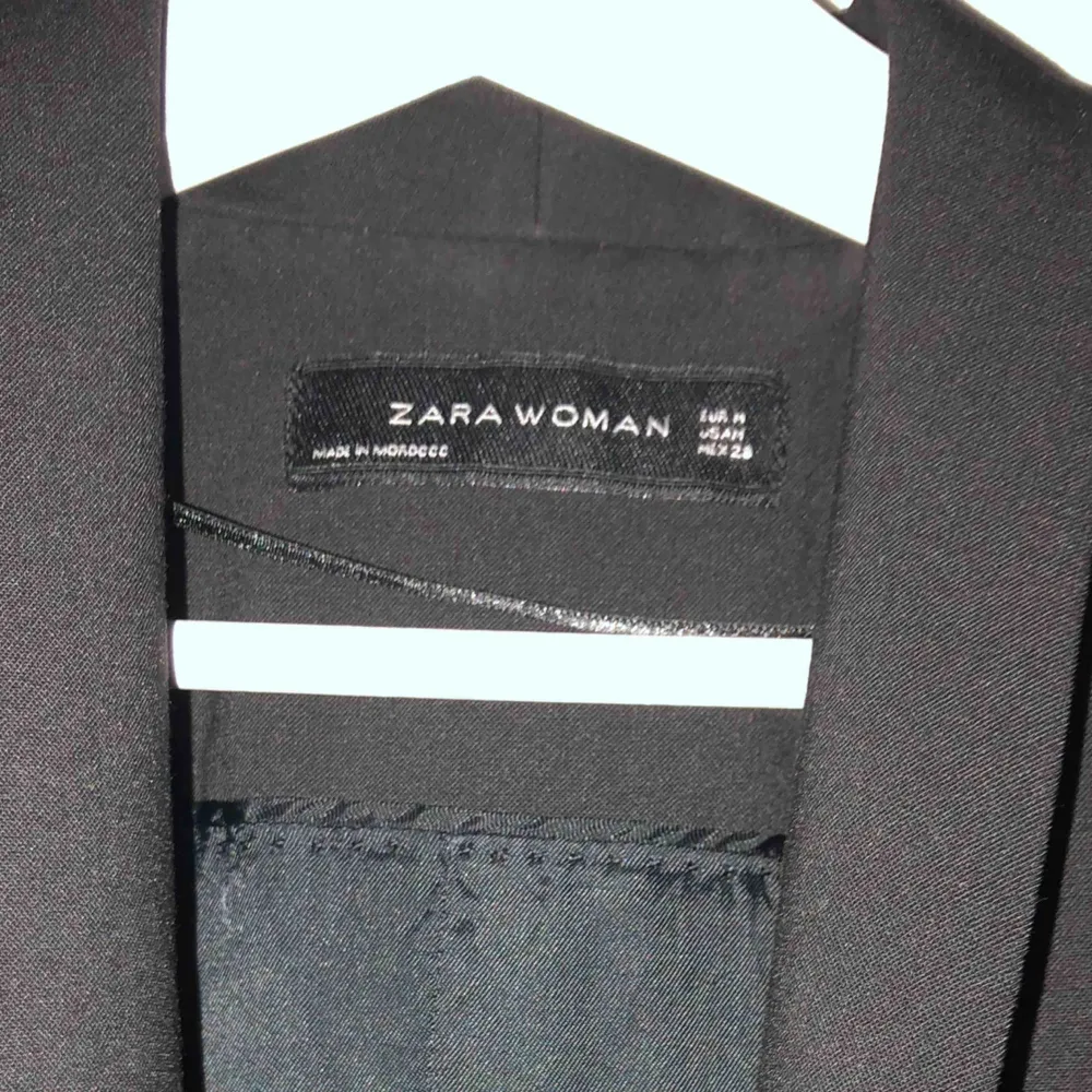 Elegant väst kavaj från Zara Women . Kostymer.