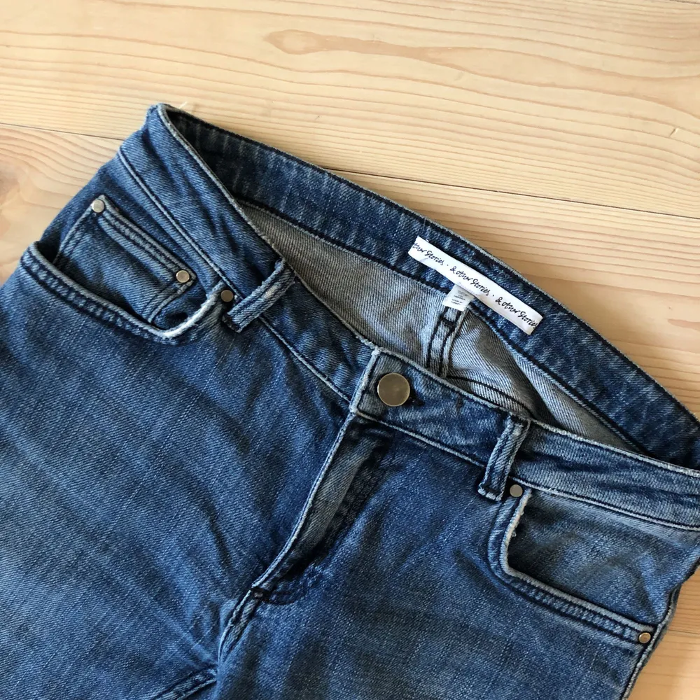 Skinny-jeans i blått, croppade!. Jeans & Byxor.