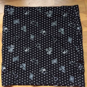  - Oanvänd minikjol med print i storlek M. Frakt: 42 kr i postens påse 🌸