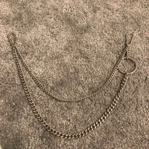  - Helt ny kedja från Carlings. Aldrig använd. Köparen står för frakten men jag möts även upp runt Borlänge/Falun<3