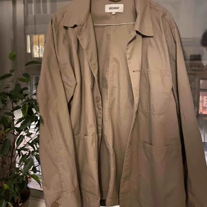  - Asnajs weekday jacka för sommaren!🔥  Funkar även som overshirt  Boxig fit  