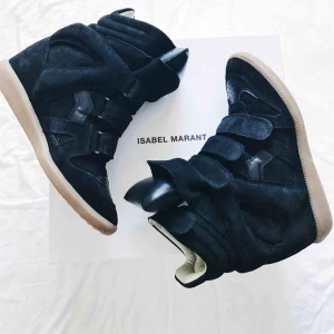  - Isabel Marant sneakers! Köpta på isabel marant butiken på NK i Stockholm 2017! Använda ett fåtal gånger