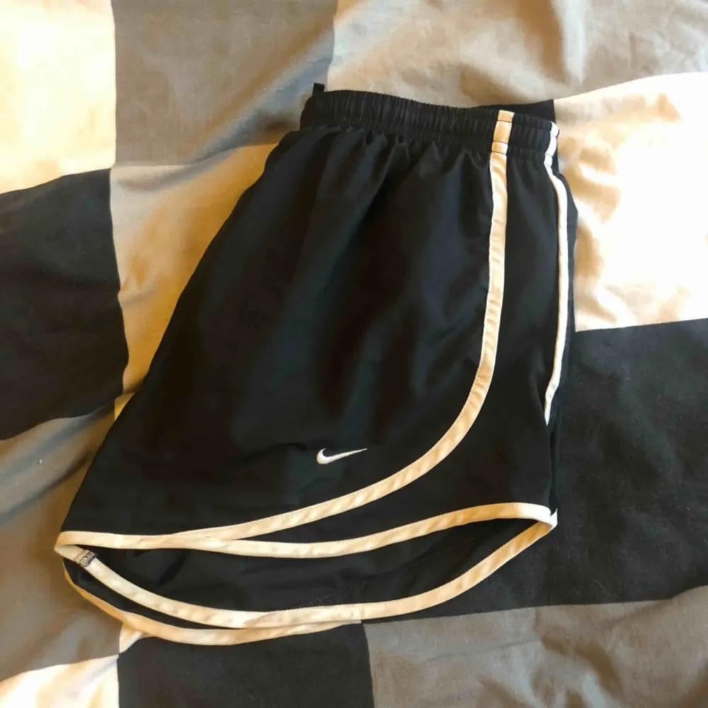 Bekväma nike-shorts. Fint skick.. Shorts.