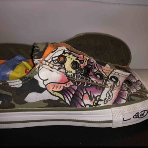  - Helt nya skor inga använd fick present men det va för stör storlek. Du som köper ska stå för frakten😊✨