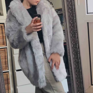  - Otroligt fin pälsjacka med supersnygg krage (aldrig använd, lappen finns kvar!)