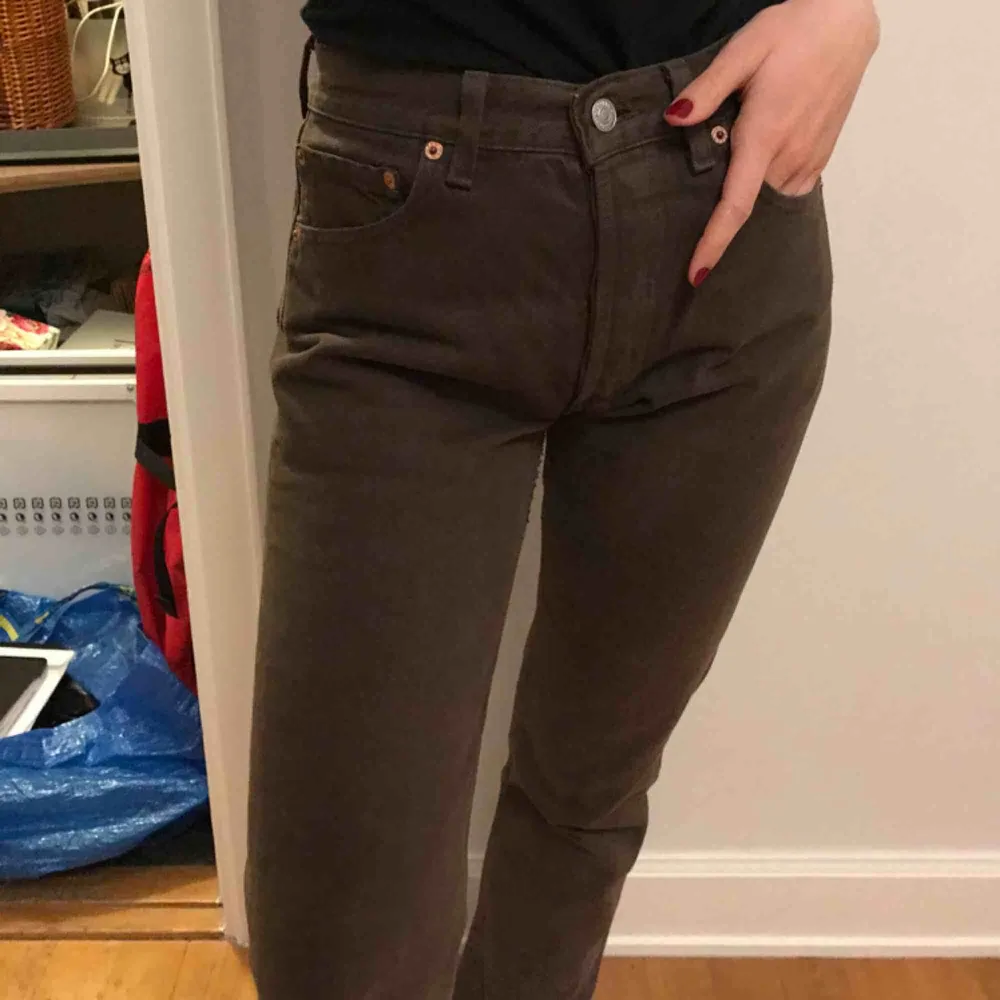 Bruna byxor/jeans från Levi’s, modell 501, storlek W29 L32  FRAKT: 90kr. Jeans & Byxor.