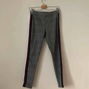  - Rutiga mjuka byxor. Kan mötas upp i Gbg, annars tillkommer frakt✨