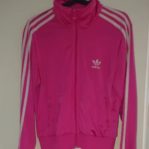  - Jätte fint skick. Storlek 40. Frakten ingår i priset 🍀