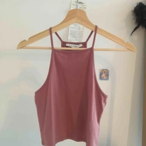  - Linne i färgen mauve/gammelrosa från Nelly. Aldrig använt! Möts upp i Stockholm