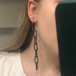  - Skit coola örhängen!🖤 FRI FRAKT