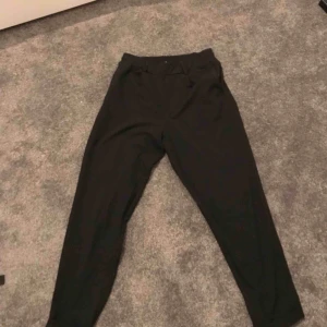  - Fina kostymbyxor från bershka. Använder inte och har använt dom max 1 gång. Frakten ingår i priset 